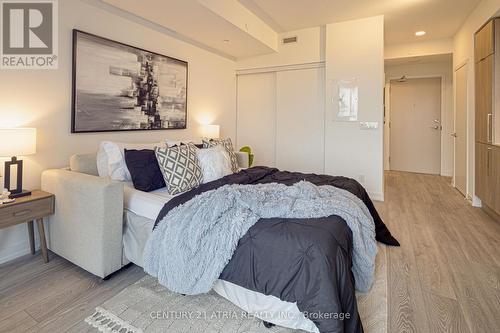 1711 - 2020 Bathurst Street, Toronto (Humewood-Cedarvale), ON - Indoor Photo Showing Bedroom