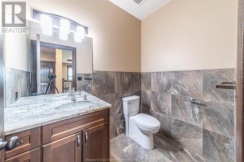 2000 Kelly Road, Lasalle, ON - Indoor Photo Showing Bathroom