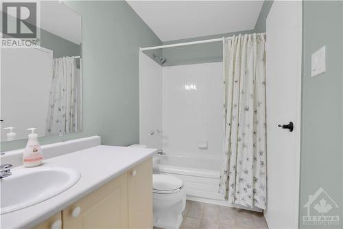 Main bathroom upstairs - 119 Royalton Private, Ottawa, ON 