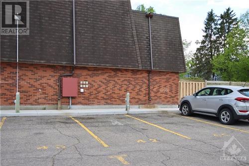 Parking steps from your front door + lots of visitors - 119 Royalton Private, Ottawa, ON 