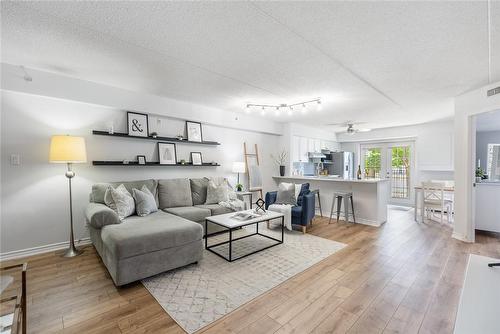 2035 Appleby Line|Unit #105, Burlington, ON - Indoor Photo Showing Living Room