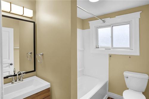 174 Lake Street, St. Catharines, ON - Indoor Photo Showing Bathroom