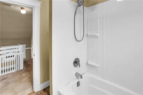 174 Lake Street, St. Catharines, ON - Indoor Photo Showing Bathroom