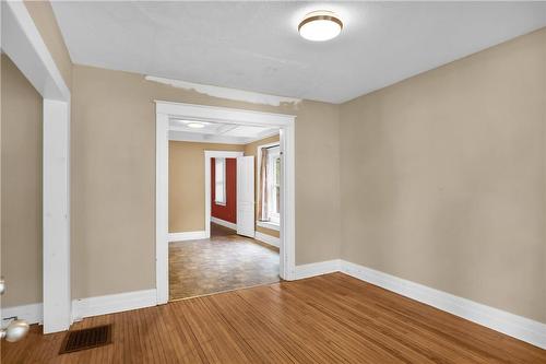 174 Lake Street, St. Catharines, ON - Indoor Photo Showing Other Room