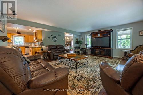 20 Omemee Street N, St. Thomas (Nw), ON - Indoor Photo Showing Living Room