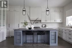 contrast island w/ Dekton mitred-counter - 