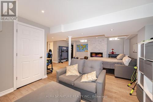 21 Killington Avenue, Vaughan (Kleinburg), ON - Indoor Photo Showing Living Room