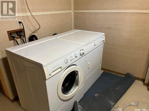 533 Main Street, Lafleche, SK - Indoor Photo Showing Laundry Room