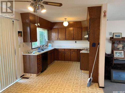 533 Main Street, Lafleche, SK - Indoor Photo Showing Kitchen With Double Sink