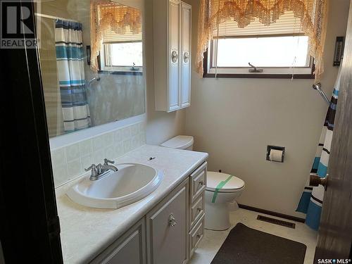 533 Main Street, Lafleche, SK - Indoor Photo Showing Bathroom