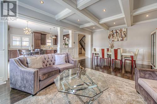 3360 Roma Avenue, Burlington, ON - Indoor Photo Showing Living Room