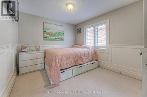 3360 Roma Avenue, Burlington, ON - Indoor Photo Showing Bedroom