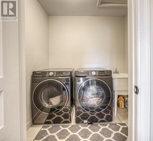 3360 Roma Avenue, Burlington, ON - Indoor Photo Showing Laundry Room