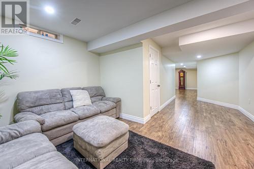 3360 Roma Avenue, Burlington, ON - Indoor Photo Showing Other Room