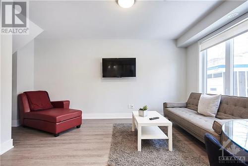 569 Mcleod Street Unit#1, Ottawa, ON - Indoor Photo Showing Living Room