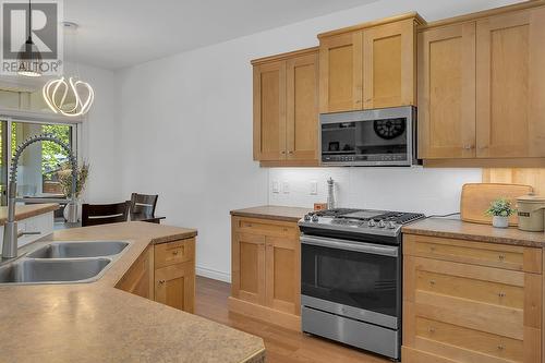 4813 Dillon Place, Kelowna, BC - Indoor Photo Showing Kitchen With Double Sink