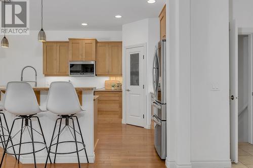 4813 Dillon Place, Kelowna, BC - Indoor Photo Showing Kitchen