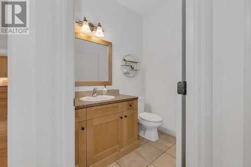 4813 Dillon Place, Kelowna, BC - Indoor Photo Showing Bathroom