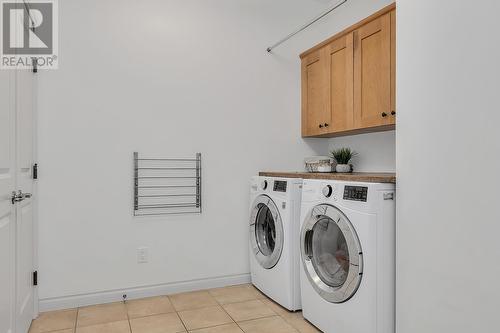 4813 Dillon Place, Kelowna, BC - Indoor Photo Showing Laundry Room