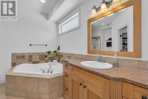 4813 Dillon Place, Kelowna, BC - Indoor Photo Showing Bathroom