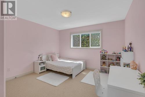 4813 Dillon Place, Kelowna, BC - Indoor Photo Showing Bedroom