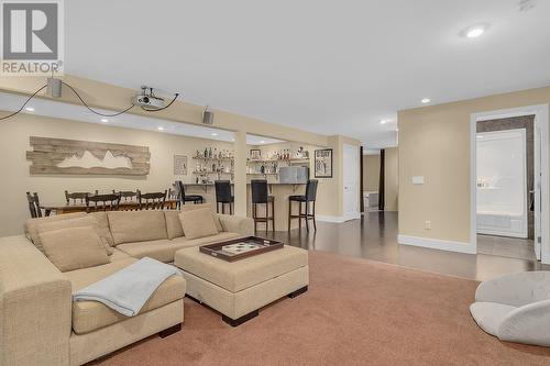 4813 Dillon Place, Kelowna, BC - Indoor Photo Showing Living Room