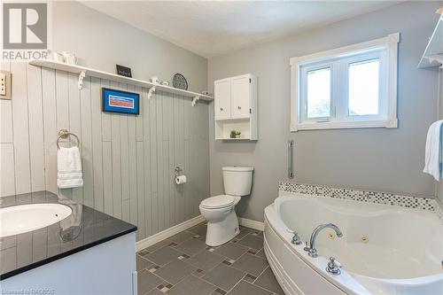 Main floor bathroom with Jacuzzi Tub - 249 George Street, South Bruce Peninsula, ON - Indoor Photo Showing Bathroom