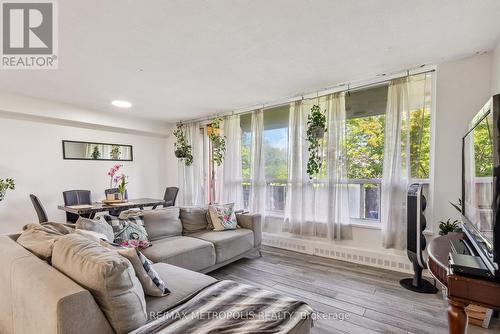 509 - 15 London Green Court, Toronto, ON - Indoor Photo Showing Living Room