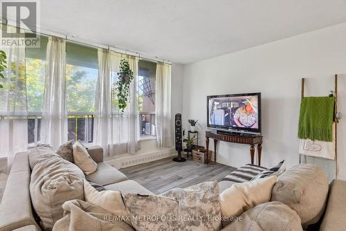 509 - 15 London Green Court, Toronto, ON - Indoor Photo Showing Living Room