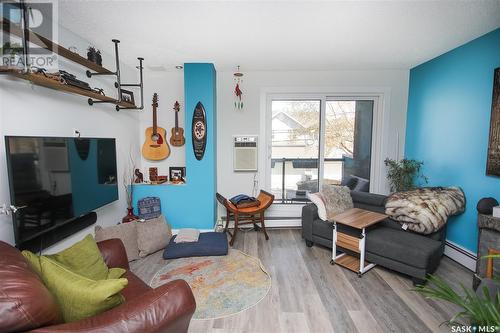 210 512 4Th Avenue N, Saskatoon, SK - Indoor Photo Showing Living Room