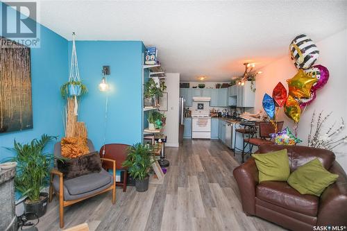 210 512 4Th Avenue N, Saskatoon, SK - Indoor Photo Showing Living Room