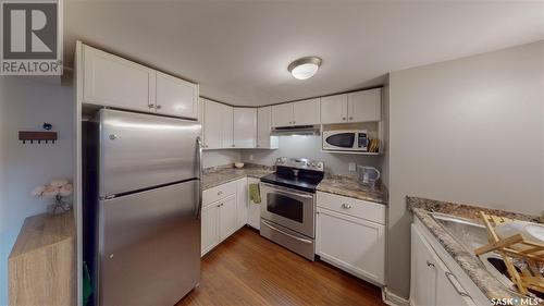 3351 Angus Street, Regina, SK - Indoor Photo Showing Kitchen