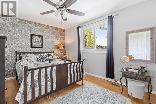 33 Hillcrest Avenue, Brant, ON - Indoor Photo Showing Bedroom