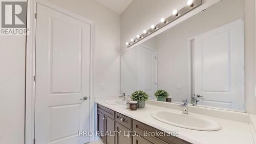 3029 Parsonage Crescent, Oakville, ON - Indoor Photo Showing Bathroom