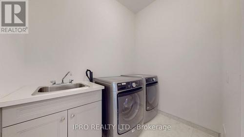 3029 Parsonage Crescent, Oakville, ON - Indoor Photo Showing Laundry Room