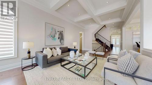 3029 Parsonage Crescent, Oakville, ON - Indoor Photo Showing Living Room