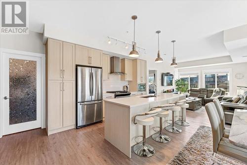 4380 Lakeshore Road Unit# Ph6, Kelowna, BC - Indoor Photo Showing Kitchen With Upgraded Kitchen