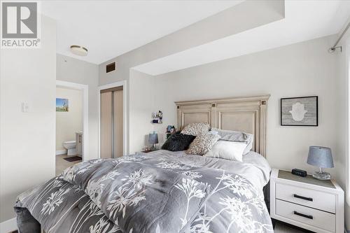 4380 Lakeshore Road Unit# Ph6, Kelowna, BC - Indoor Photo Showing Bedroom