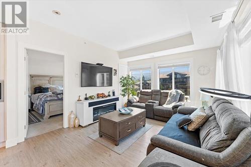 4380 Lakeshore Road Unit# Ph6, Kelowna, BC - Indoor Photo Showing Living Room