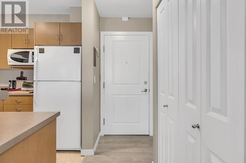 567 Yates Road Unit# 201, Kelowna, BC - Indoor Photo Showing Kitchen