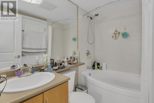 567 Yates Road Unit# 201, Kelowna, BC - Indoor Photo Showing Bathroom