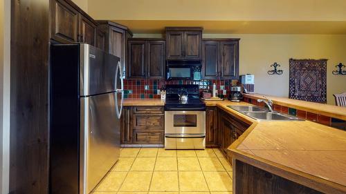 D1-C - 1351 Gerry Sorensen Way, Kimberley, BC - Indoor Photo Showing Kitchen With Double Sink