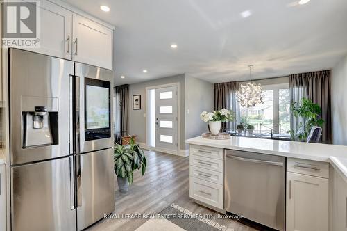 514 Vyner Crescent, Oakville (Bronte West), ON - Indoor Photo Showing Kitchen