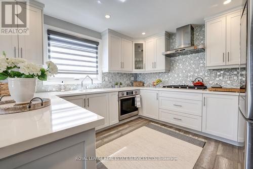 514 Vyner Crescent, Oakville (Bronte West), ON - Indoor Photo Showing Kitchen With Upgraded Kitchen