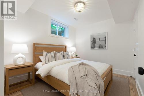 1078 Woodwinds Road, Muskoka Lakes, ON - Indoor Photo Showing Bedroom