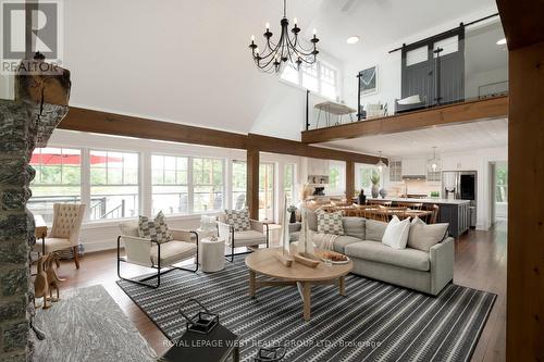 1078 Woodwinds Road, Muskoka Lakes, ON - Indoor Photo Showing Living Room