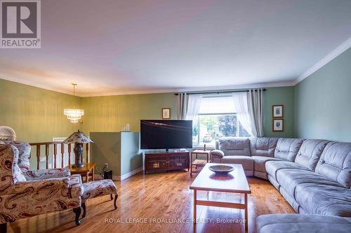 19 Ferguson Lane, Quinte West, ON - Indoor Photo Showing Living Room