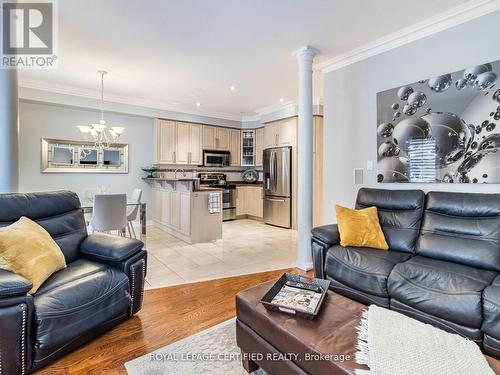 3 Hillpath Crescent, Brampton (Snelgrove), ON - Indoor Photo Showing Living Room