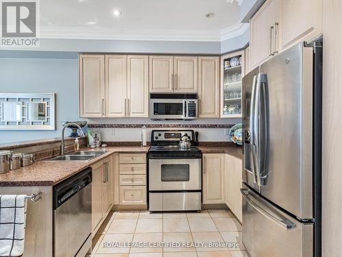 3 Hillpath Crescent, Brampton (Snelgrove), ON - Indoor Photo Showing Kitchen With Double Sink