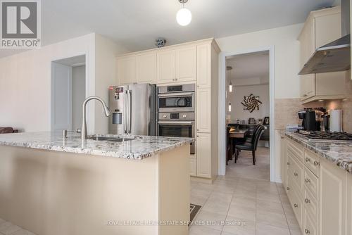 757 Halbert Drive, Shelburne, ON - Indoor Photo Showing Kitchen With Upgraded Kitchen